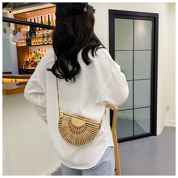 2024 Designer Summer New Bag Bamboo Half-Moon Beach Bags for Woman Light Purse Lady Shoulder Purses Women Bamboo Messenger Bags