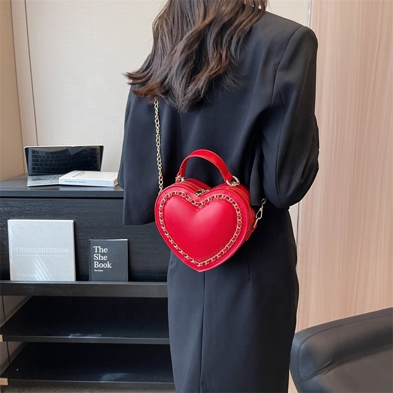 2024 Fashion Logo Custom Purses and Hand Bag Chain Ladies Handbags Sling Bags Party Evening Women Heart Shaped Clutch Bags