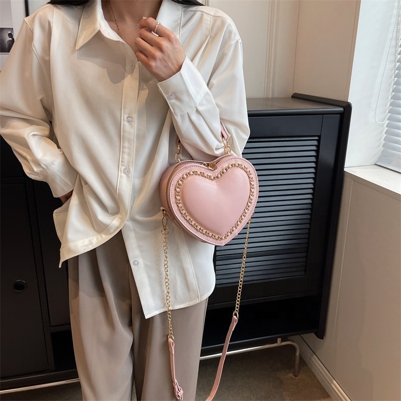 2024 Fashion Logo Custom Purses and Hand Bag Chain Ladies Handbags Sling Bags Party Evening Women Heart Shaped Clutch Bags