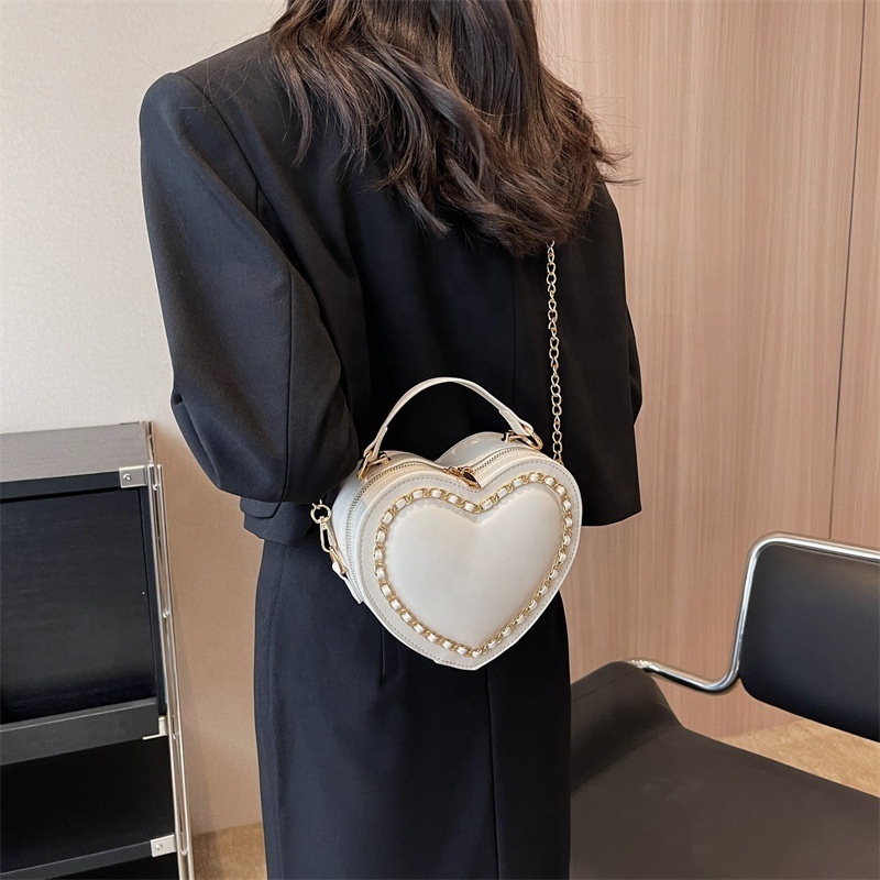 2024 Fashion Logo Custom Purses and Hand Bag Chain Ladies Handbags Sling Bags Party Evening Women Heart Shaped Clutch Bags