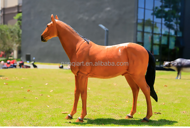 Artificial Handmade Life Size Animal Sculptures  Fiberglass Painting Horse Statues Lawn Party Decor Props White Brown Horses