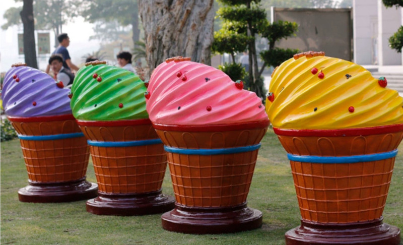 Realistic Cartoon Ice Cream Chair Table Statue Artificial Style Outdoor Park Decoration Made of Resin Material