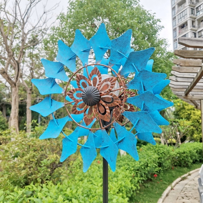 New Arrival Unique Design Metal Art Hand Made 360 Degree Rotation Solar Lamp LED Light Up  Wind Spinners kinetic art Sculpture