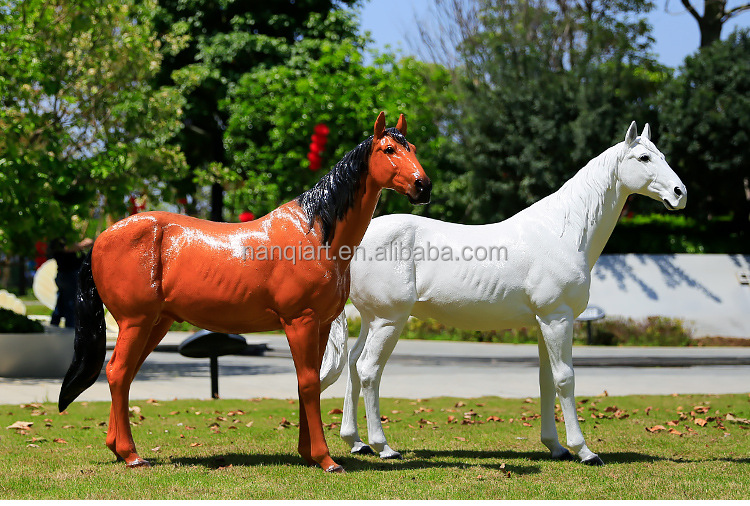 Artificial Handmade Life Size Animal Sculptures  Fiberglass Painting Horse Statues Lawn Party Decor Props White Brown Horses