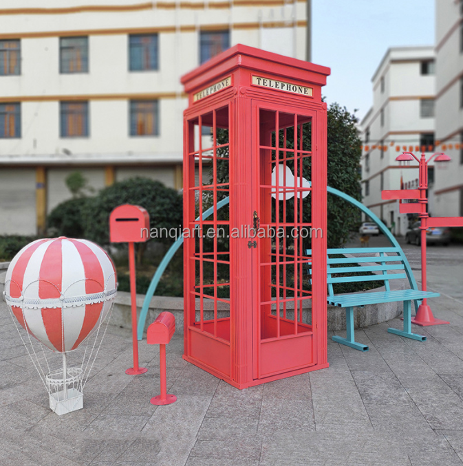 Custom Life Size Public Antiques Telephone Booth Factory Price Wholesale High Quality Metal Telephone Booth Set For Christmas