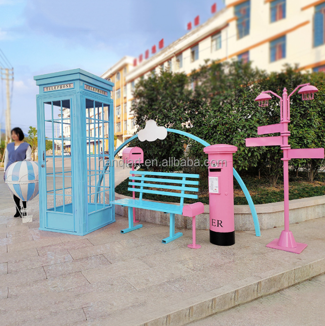 Custom Life Size Public Antiques Telephone Booth Factory Price Wholesale High Quality Metal Telephone Booth Set For Christmas