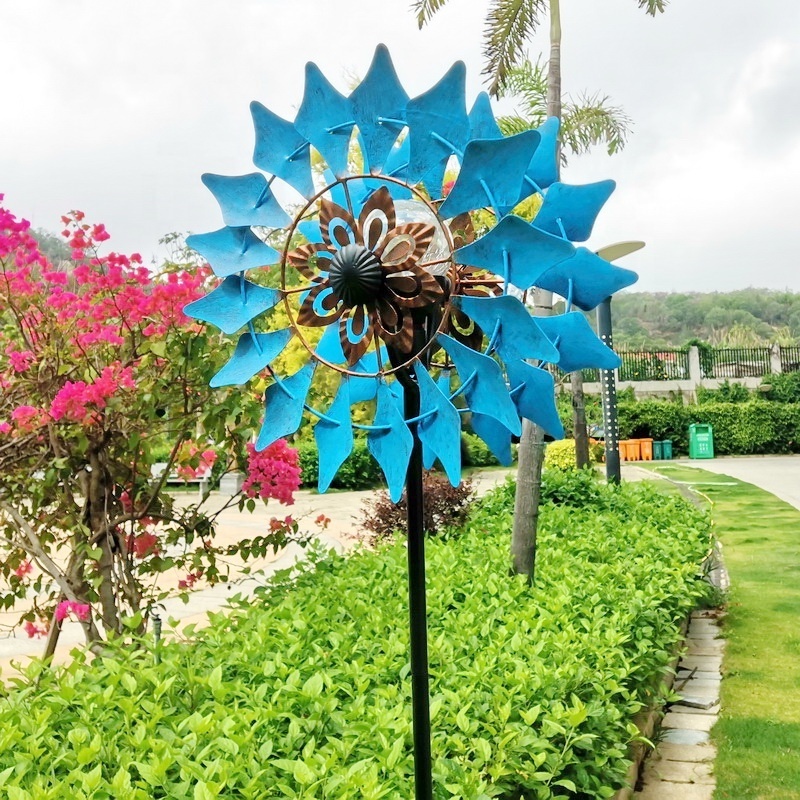 New Arrival Unique Design Metal Art Hand Made 360 Degree Rotation Solar Lamp LED Light Up  Wind Spinners kinetic art Sculpture