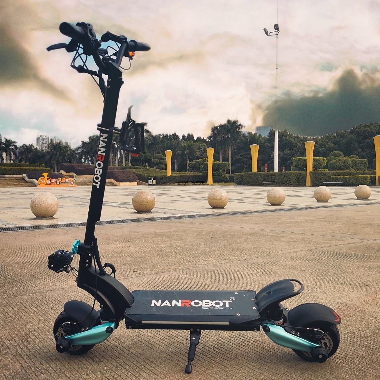 Nanrobot Smart 48v 40km 1600w Kick Stock Garden Fat Bmx Wide Tire Electric Scooter