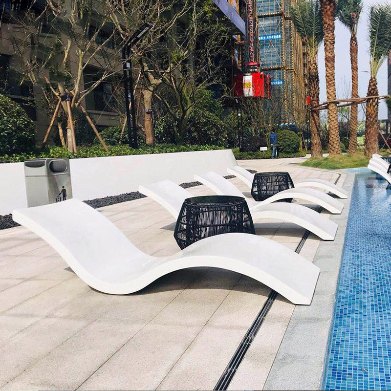 Modern casual outdoor fiberglass S-shaped heated swimming pool beach loungers Pool Sun loungers.Chaise Lounge.