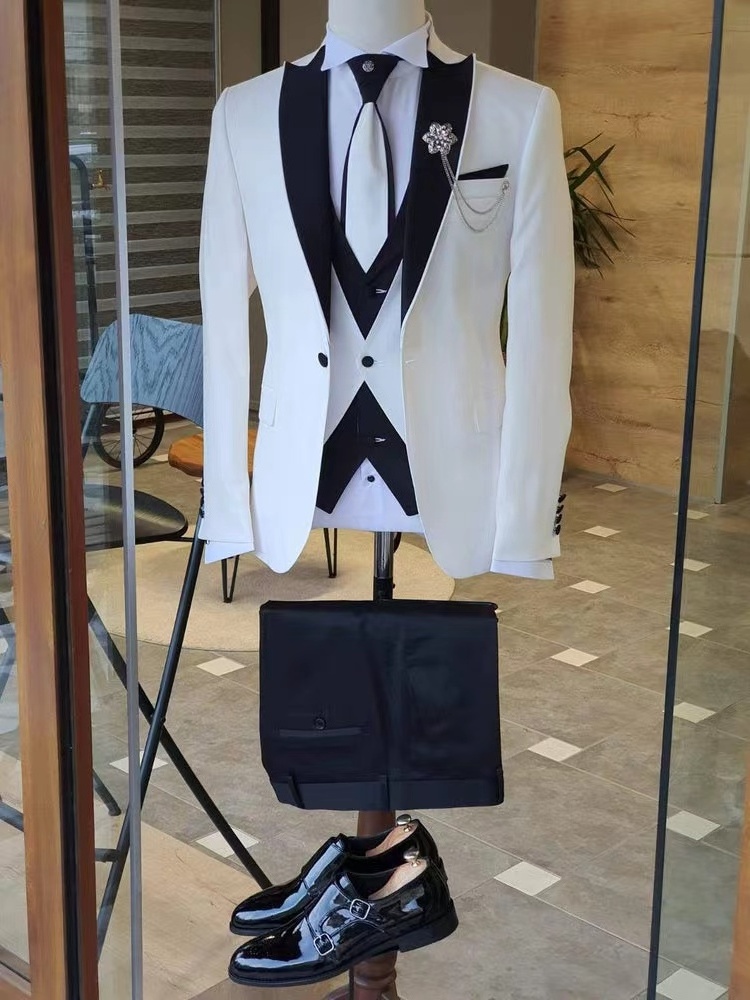 Hight Quality White Suits for Wedding Tuxedos Groom Wear Black Peaked Lapel Groomsmen white 3 pcs costume mariage homme 2022