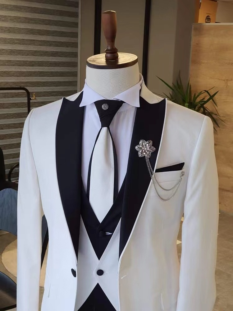 Hight Quality White Suits for Wedding Tuxedos Groom Wear Black Peaked Lapel Groomsmen white 3 pcs costume mariage homme 2022