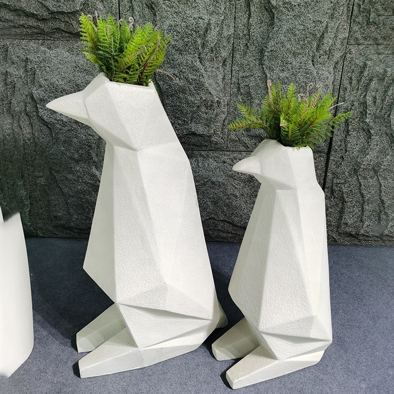 Nordic Style Penguin Sculpture Hotel Shopping Mall Furnishings Outdoor Indoor White Animal Fiberglass Carving