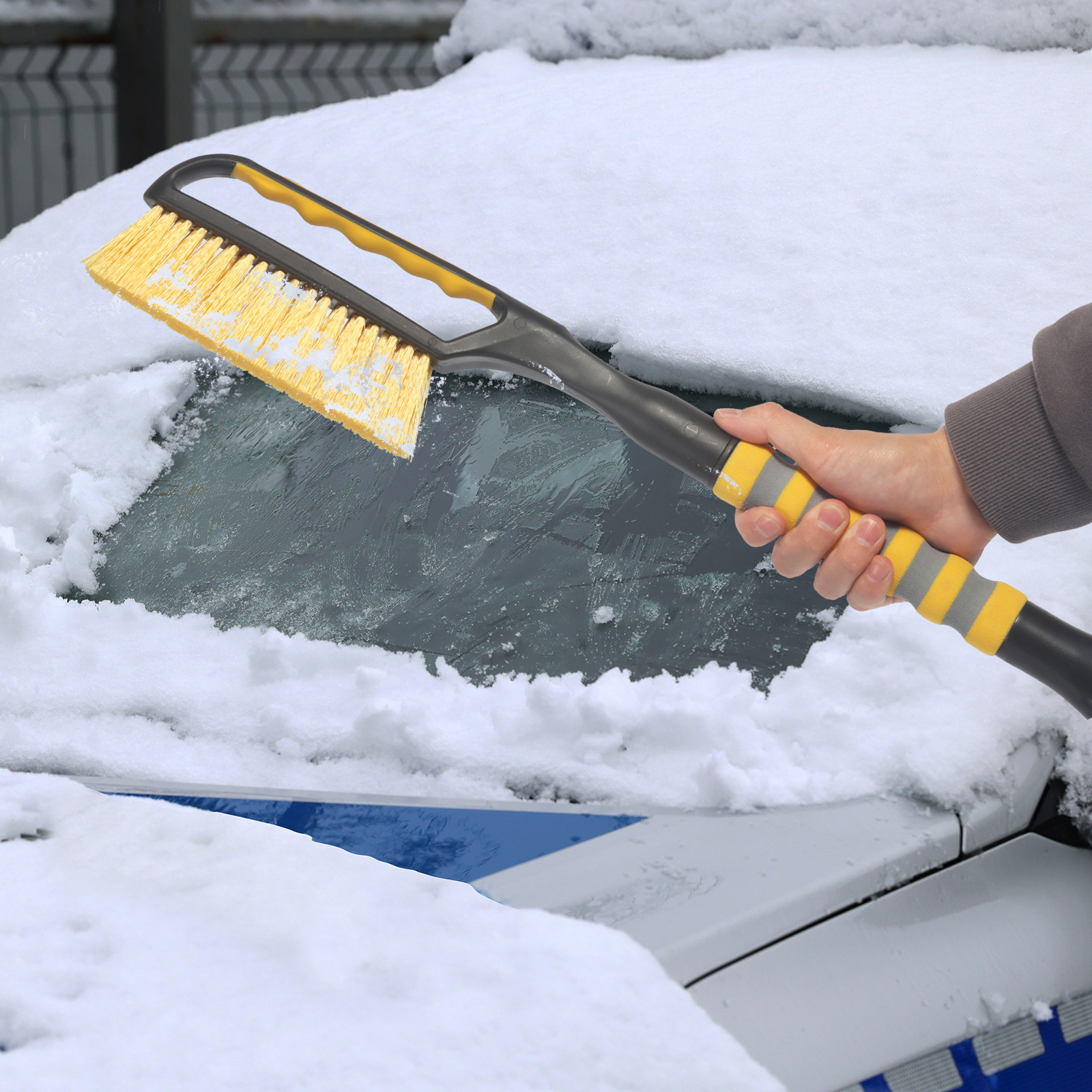 2 in 1 New Design 26inch Snow Brush and Ice Scraper for Car Windshield Window Scraper Deicer for Car SUV and Truck