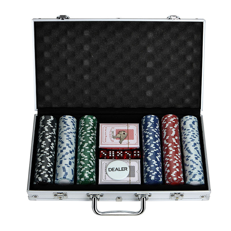 Customized Professional gambling game playing cards casino Cheap Clay aluminum case 500 pcs Poker Chip Set