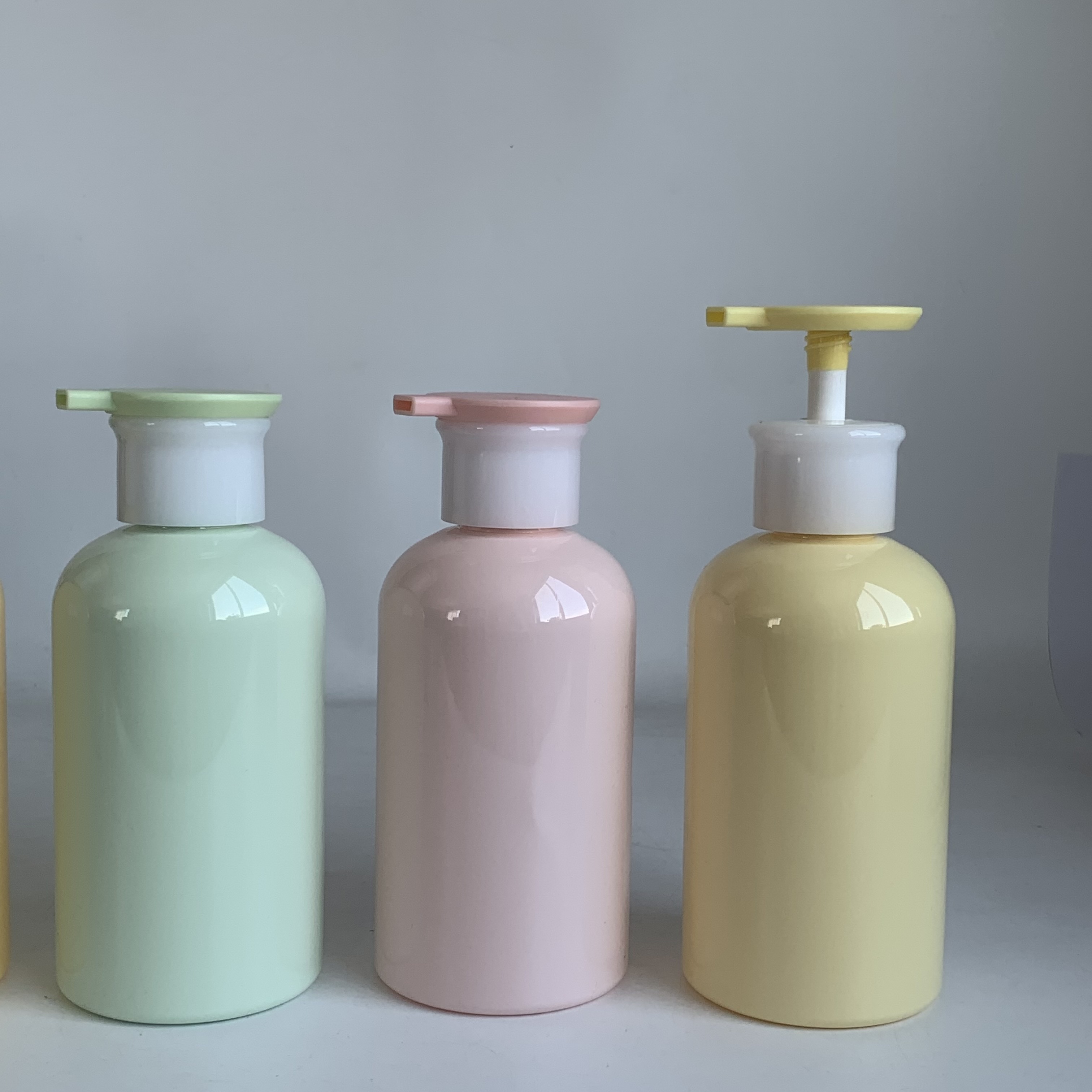 Empty 300ml Round Shape Custom Color Yellow Shampoo Pump Bottle And Conditioner Bottles With Screw Lotion Pump