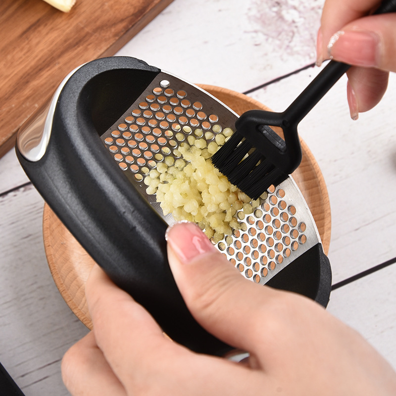 Best Sell Kitchen Gadget 3in1 Garlic Crusher Mincer Chopping Rocker Manual Stainless Steel Garlic Press