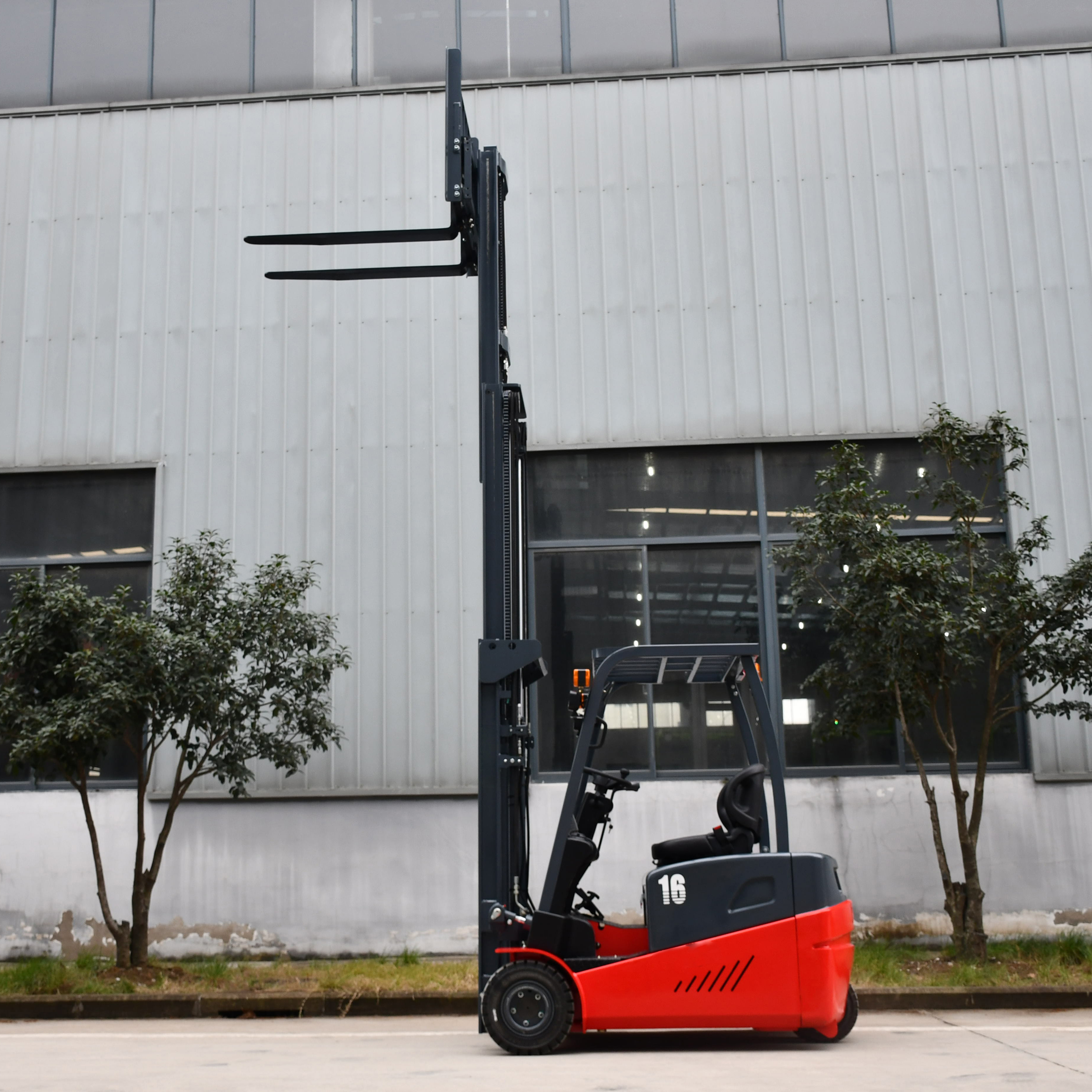 mini electric forklift truck 1.5 ton 1.6 ton  2 ton three wheel forklift with small turning radius 3m-6m solid tires