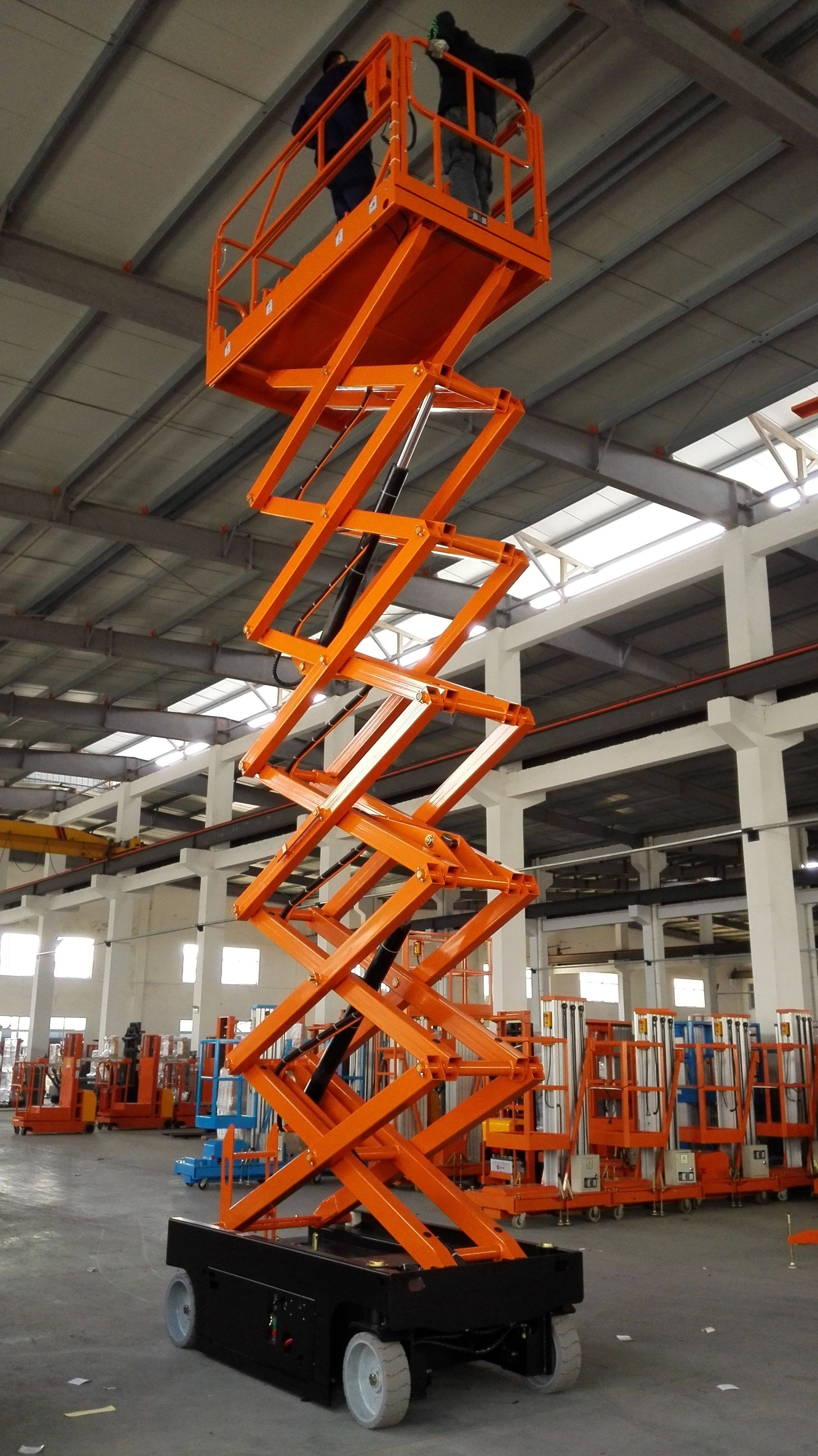 300kg 10m 12m 14m Hydraulic Self Propelled Scissor Aerial Work Platform