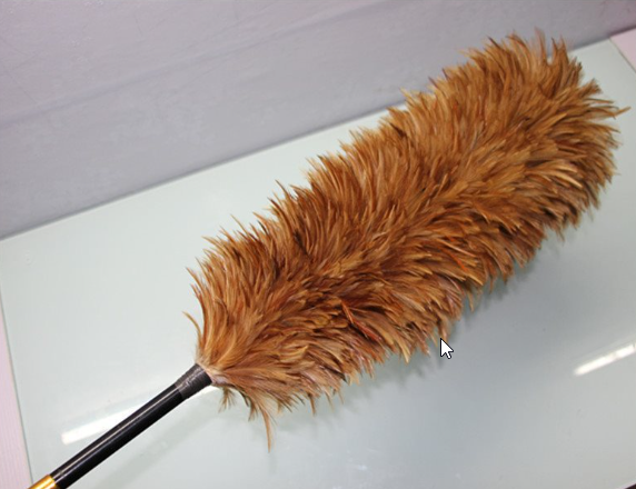 natural rooster feather crafts Wooden handle chinese luxury rooster chicken feather car duster for home cleaning