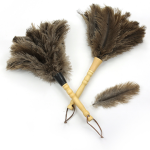 Wholesale Newest Design duster feathers Prime Quality ostrich feather duster fluffy with wooden handle for home cleaning