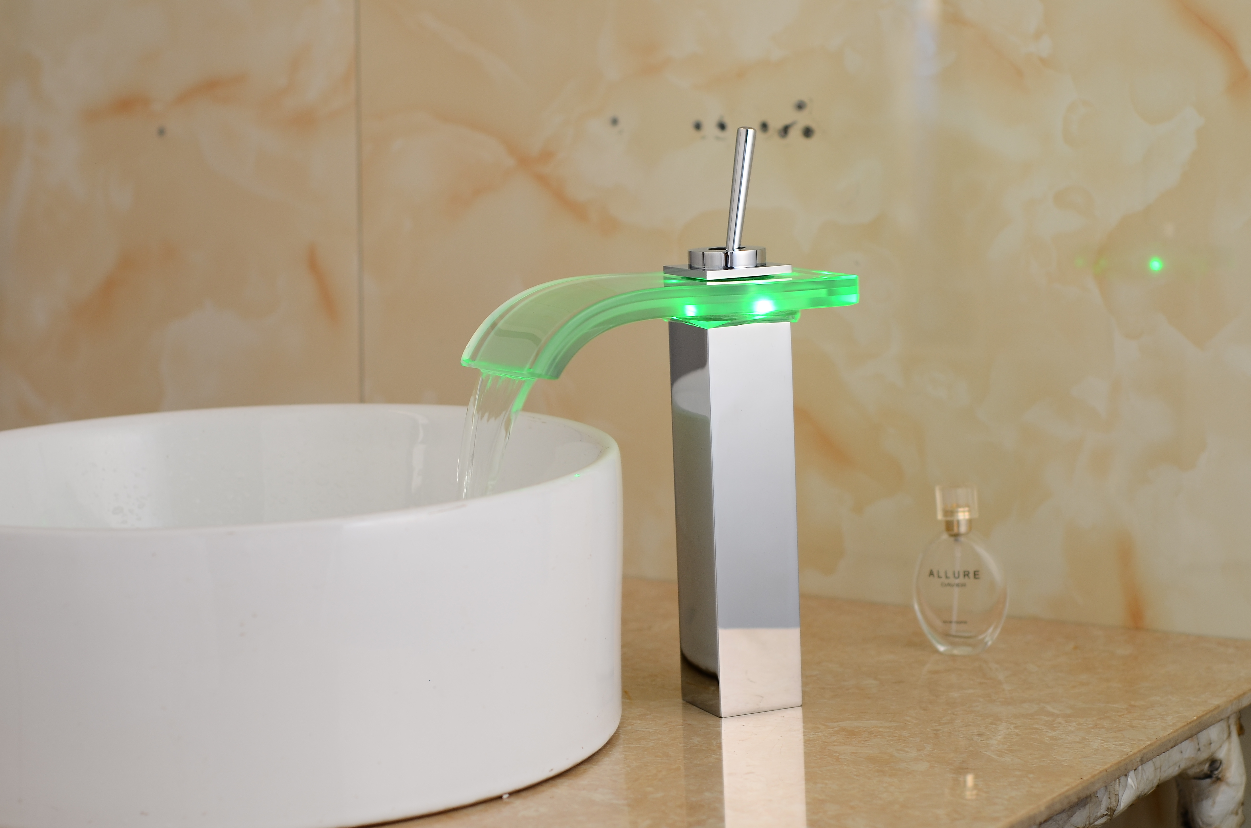 Manufacture Wholesale Luxury LED Light Bathroom Glass Basin Faucet with Zinc Alloy Handle