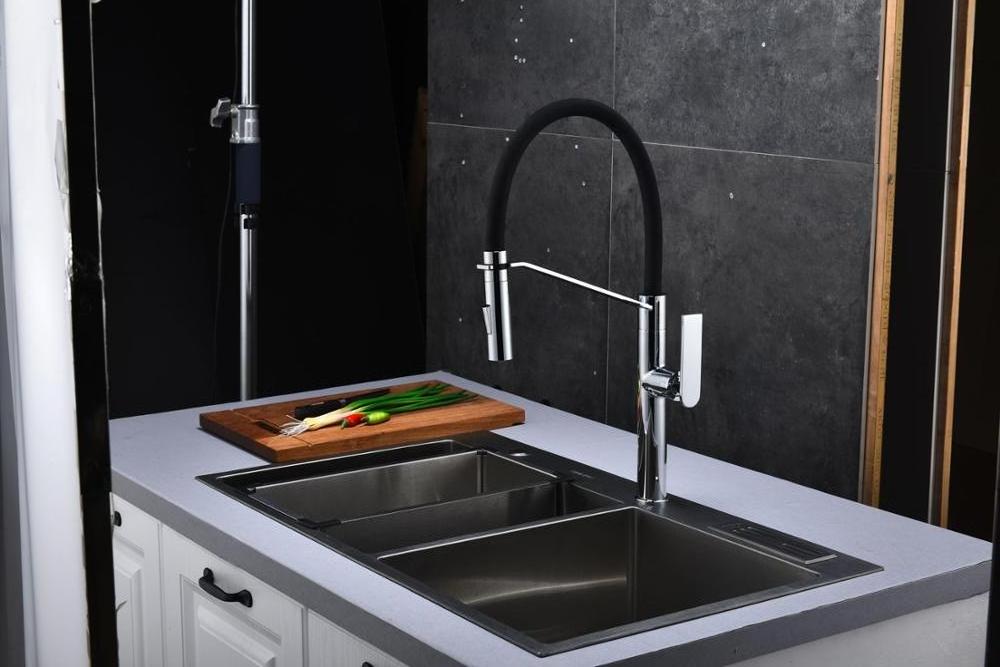 Pull Down Brass Kitchen Sink Faucet Rubber Pipe with Black Cold and Hot Water Mixer Single Handle Single Hole Modern Zinc Alloy