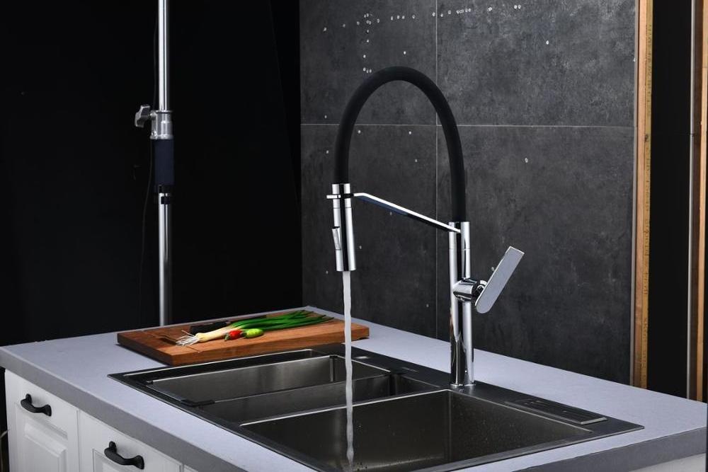 Pull Down Brass Kitchen Sink Faucet Rubber Pipe with Black Cold and Hot Water Mixer Single Handle Single Hole Modern Zinc Alloy