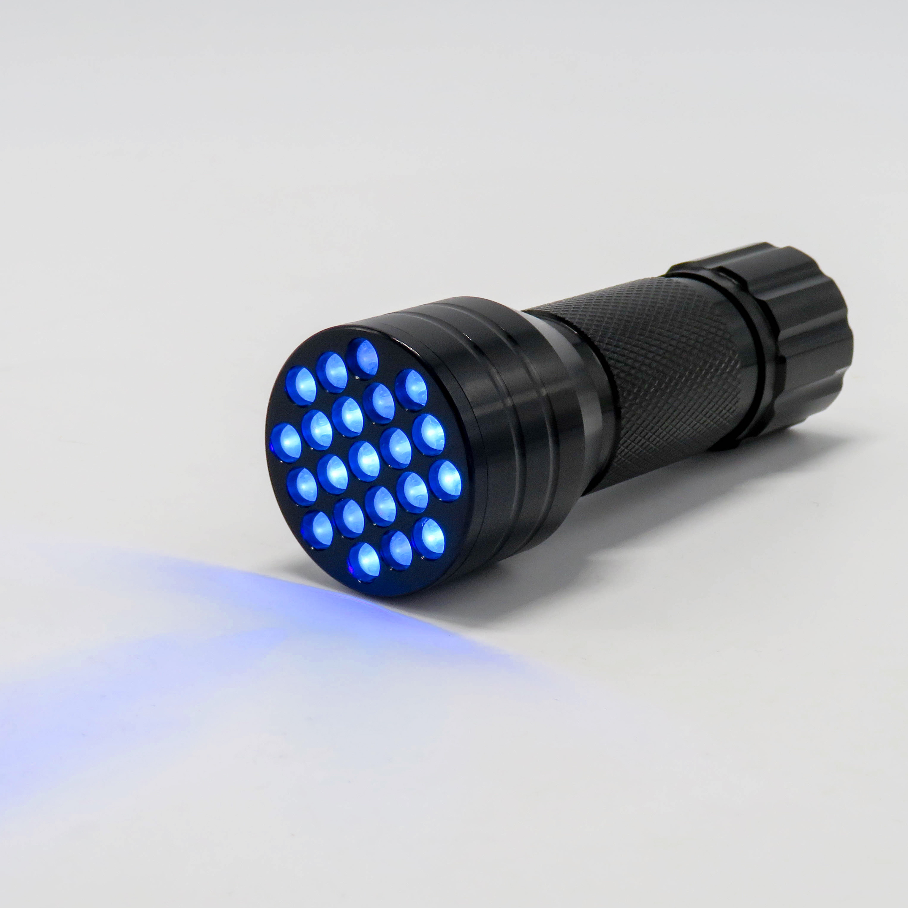 21LED UV Torch Light 395 nm Black Light LED Flashlights Money Detector For Dog Urine Bed Bug