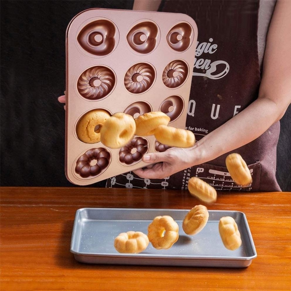 2020 Nonstick Donut Pan 12 Cavity Carbon Steel Cake Bagel Baking Doughnut Mold For Oven Baking Cake Tools Cake Tray Pan