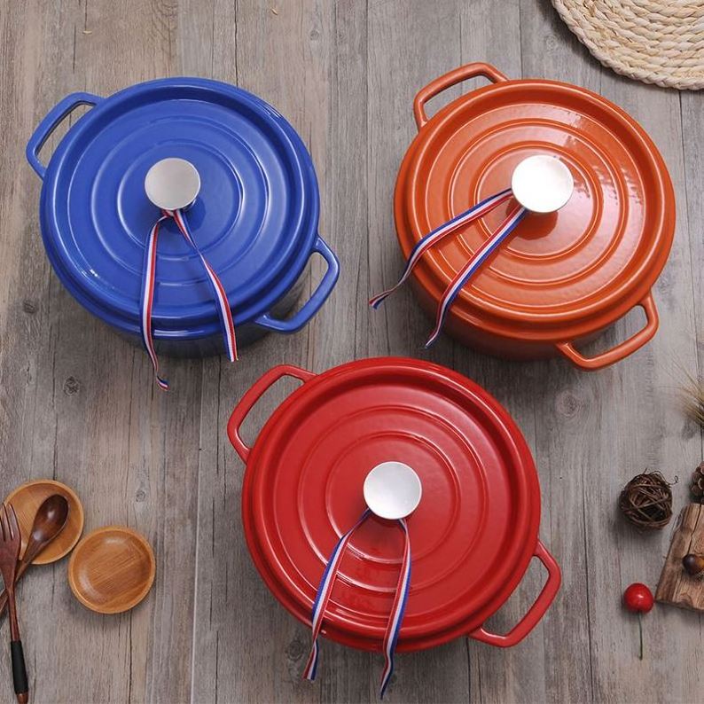 High quality colorful non stick green kitchen ware enamel cast iron cookware sets  le crueset