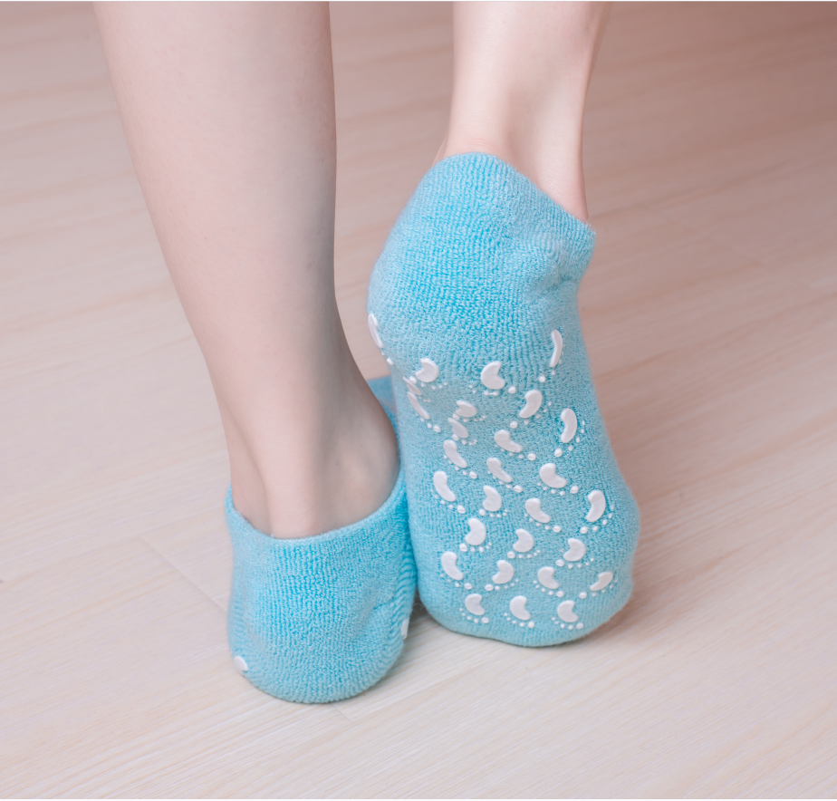 Foot care foot mask cover for moisturizing and hydrating, improving heel cotton yarn socks