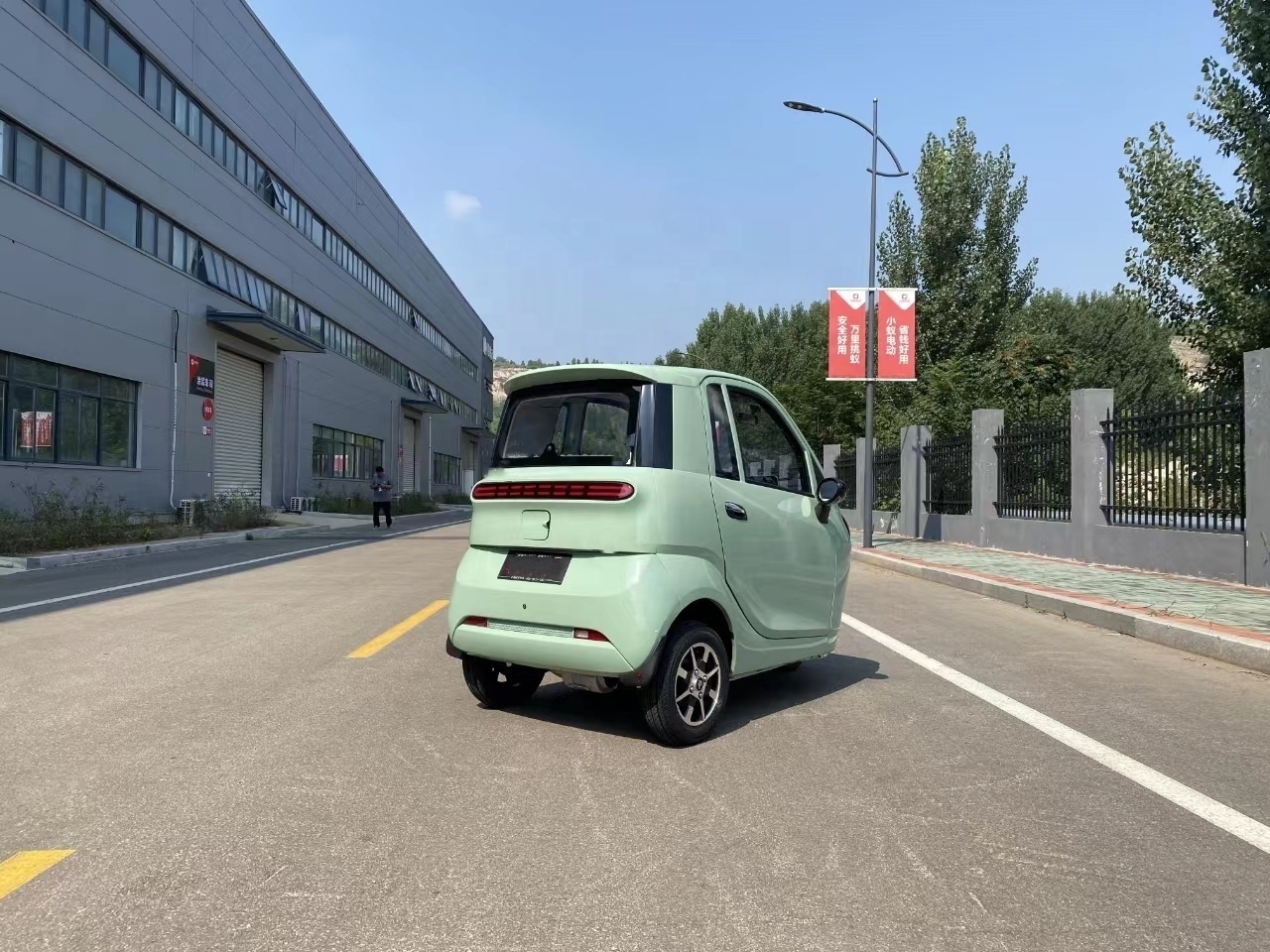 2024 new model advanced safe mini electric tricycle fully enclosed mobility scooter