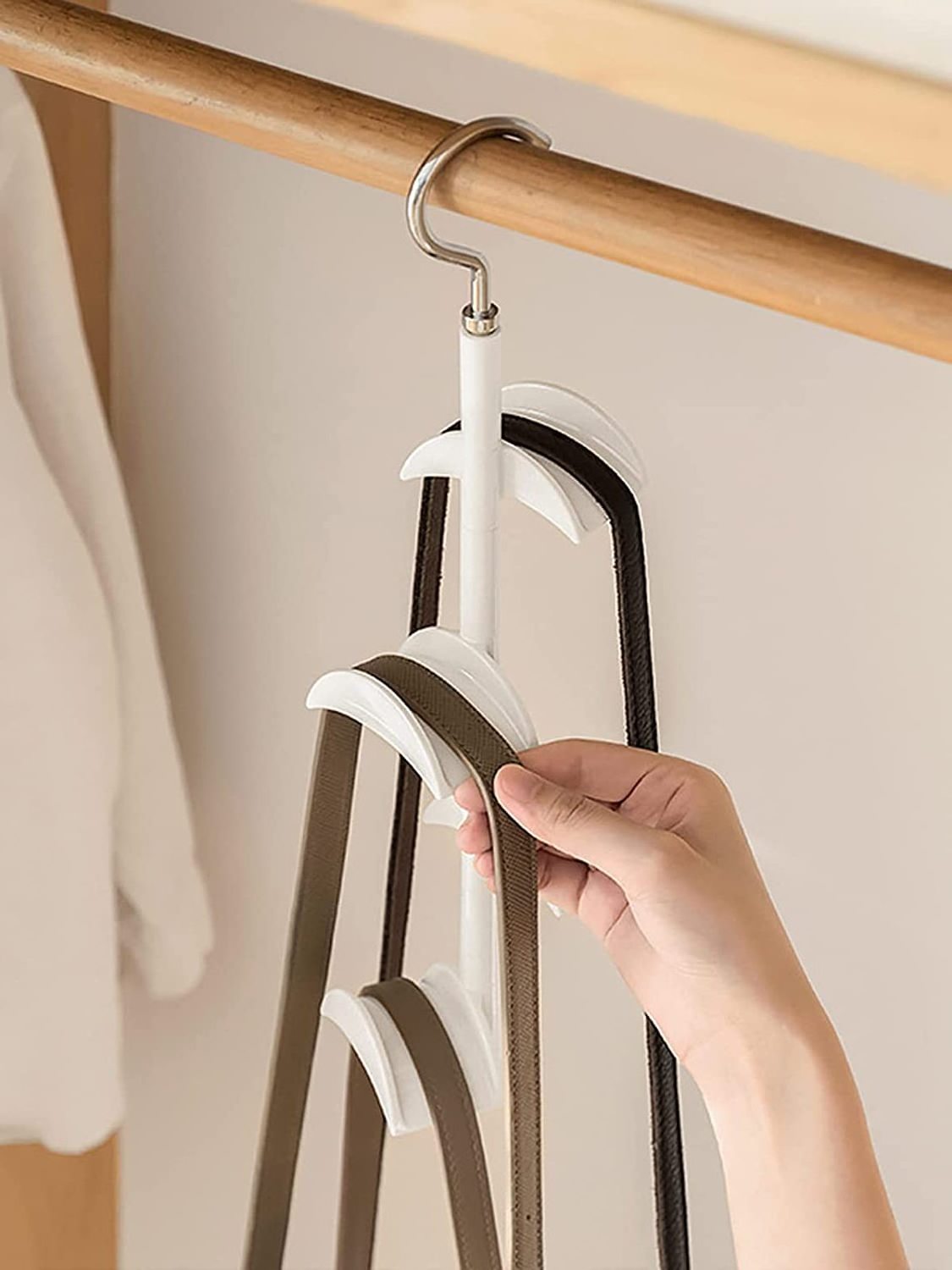 Purse Hanger for Closet Rotating Handbag Hanging Hook Bag Storage Space Saver with 4 Hooks Hanging Organizer for Scarf Handbag