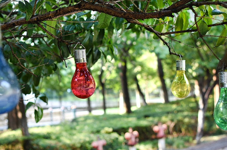 Solar Powered Hanging Light Bulbs Solar Garden Lights LED Outdoor Lighting