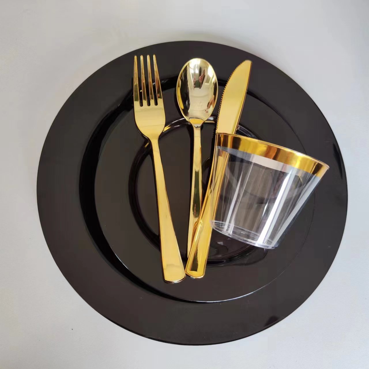 Black and Gold  Disposable plastic Dinnerware Sets Plates Dishes, Premium Heavy Duty Dinnerware Type round Plate Dish