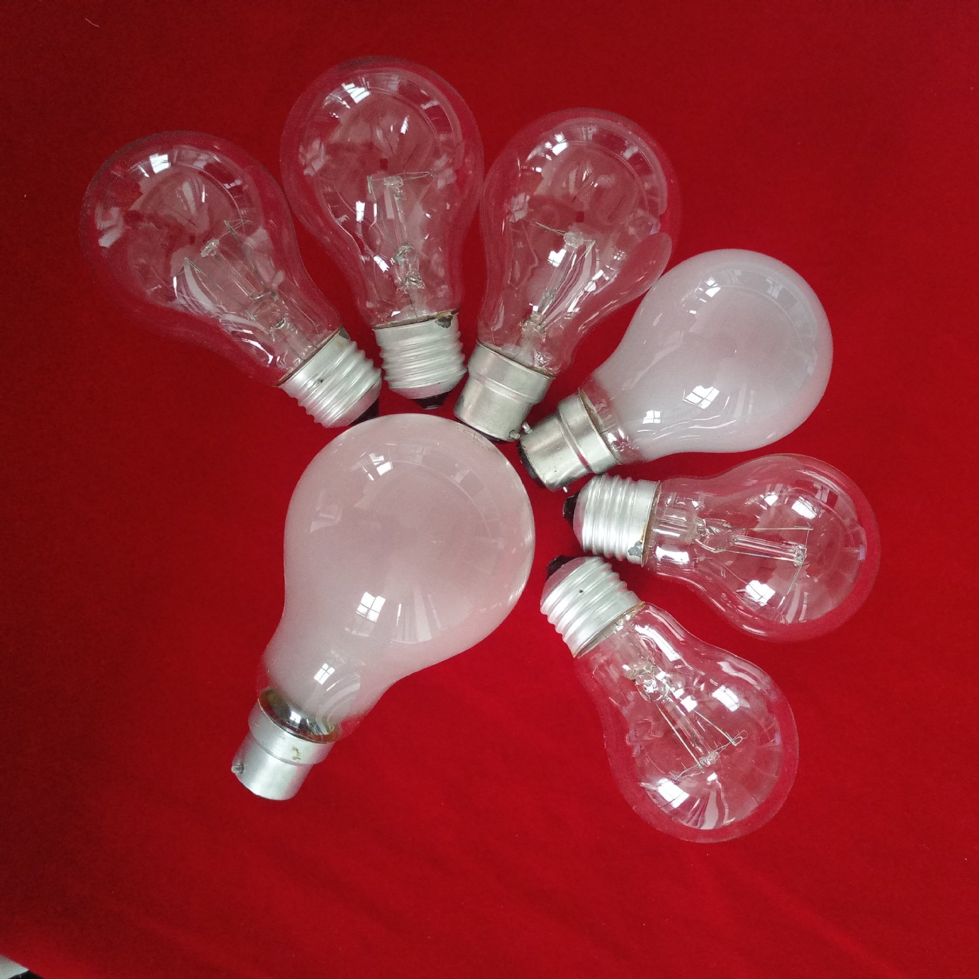 Clear and frosted incandescent bulb A19 A55 A60 with E27 E26 B22 base 40W 60W 75W 100W