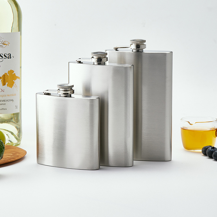 Wholesale Big 18 oz Stainless Steel Camping Travel Whiskey Hip Flask