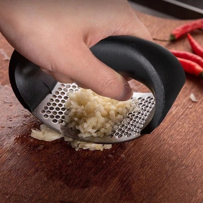 Kitchen Stainless Steel Onion Grater Pressing Garlic Slicer Crusher Shredder Manual Garlic Grinder