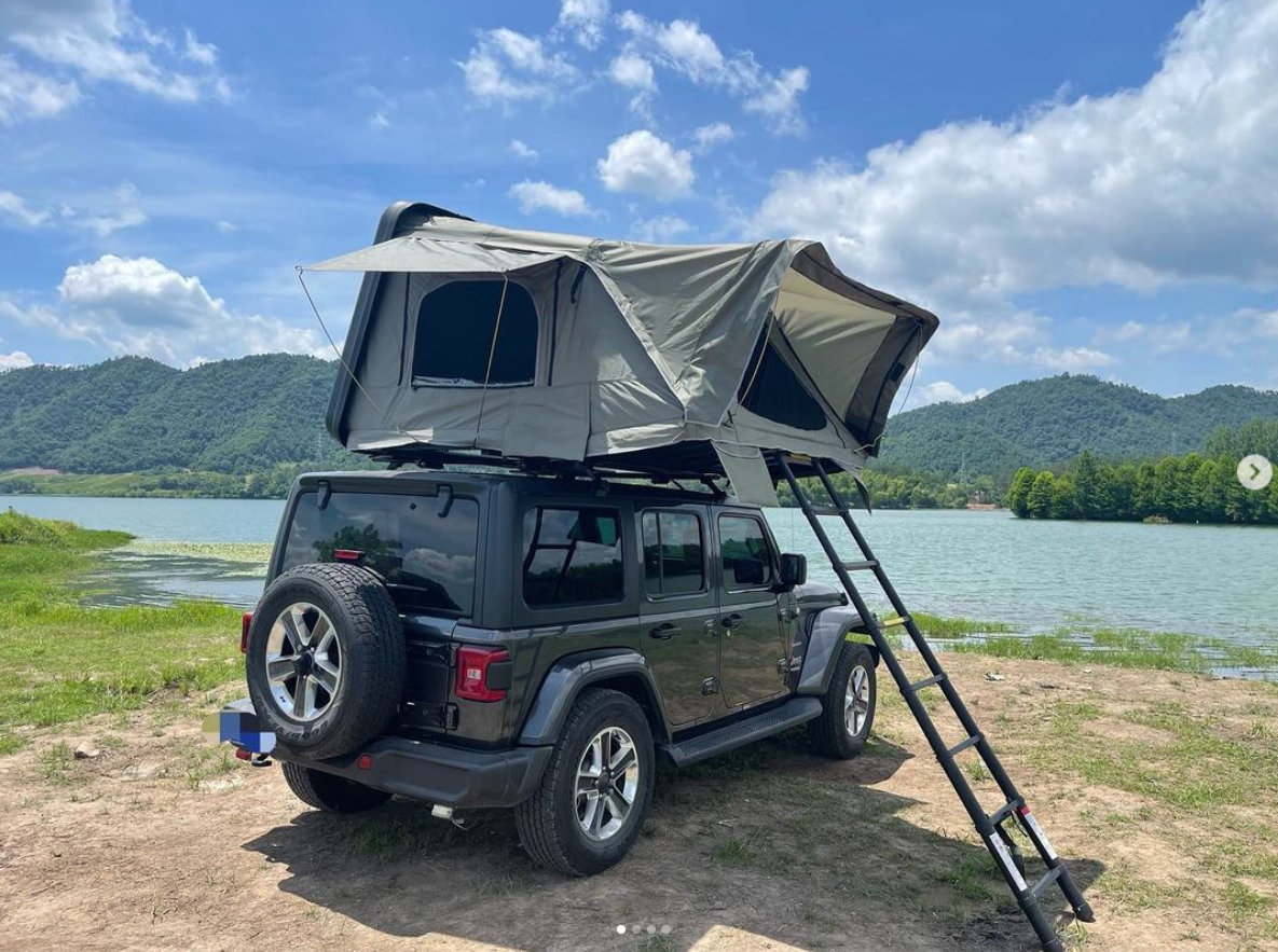 camper car aluminium triangle roof top tent in 4x4 utv