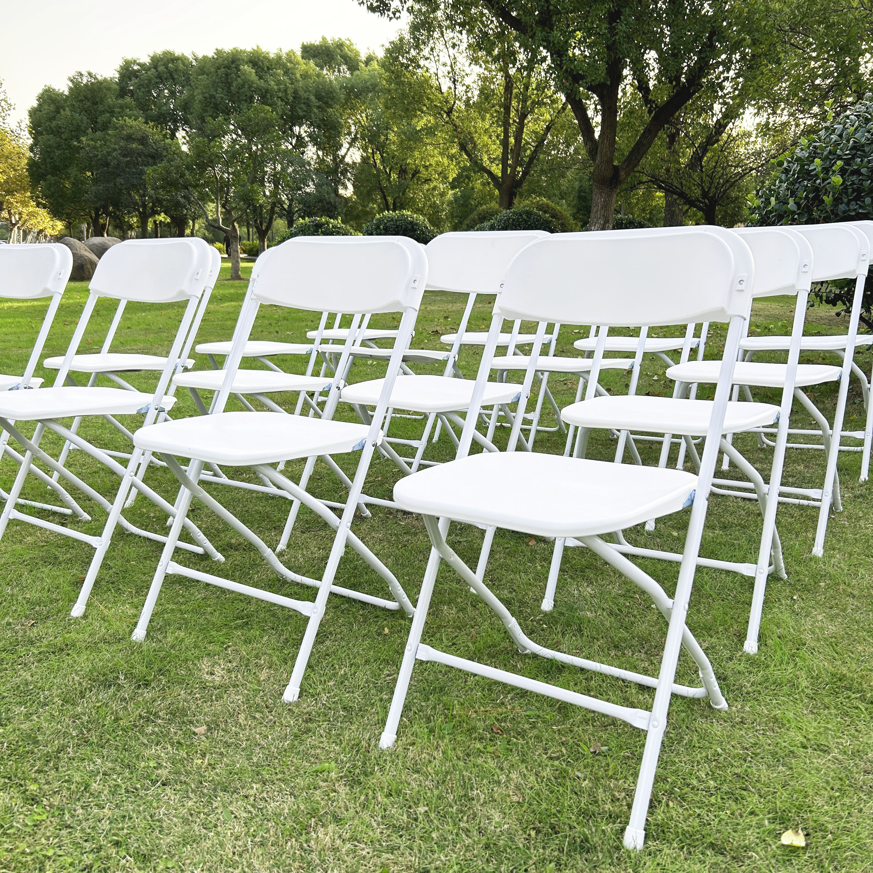 Top quality wholesale foldable chair wedding event plastic wimbledon chairs white resin folding chair for event garden