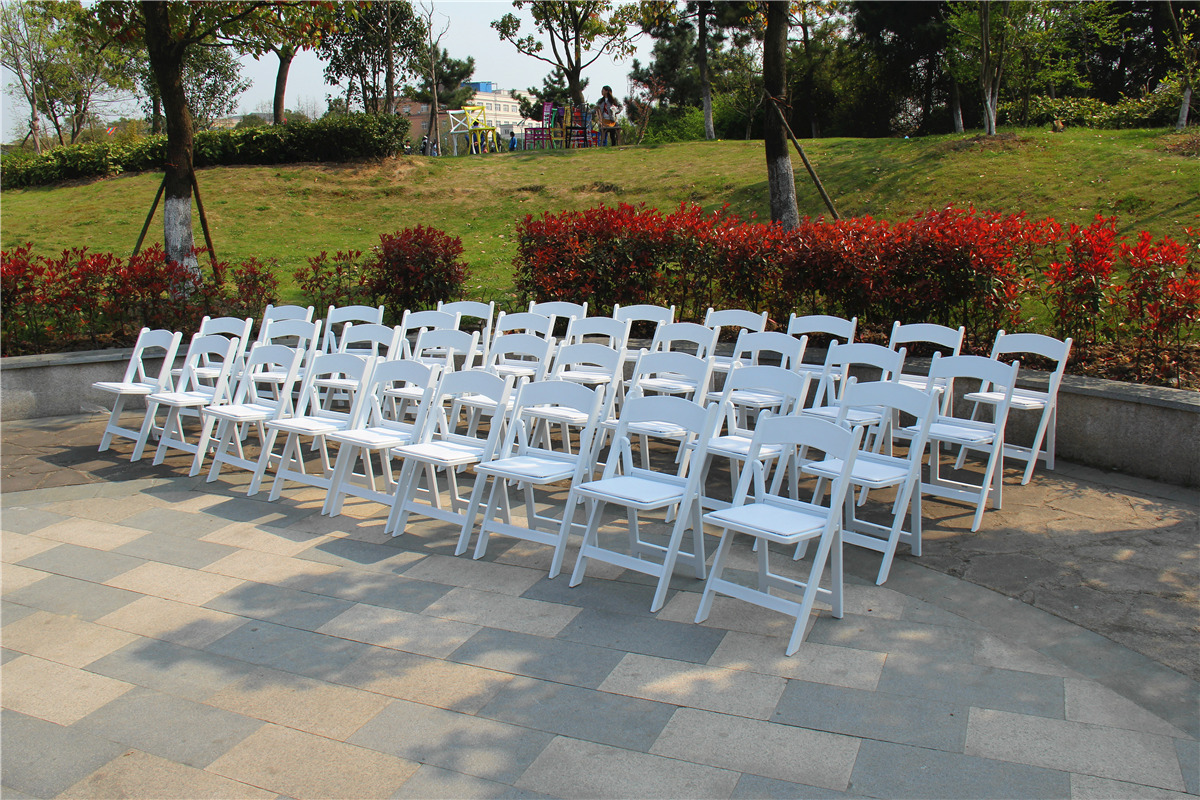 Outdoor garden furniture plastic 4 pack white resin plastic soft padded folding wimbledon garden chair for wedding party events