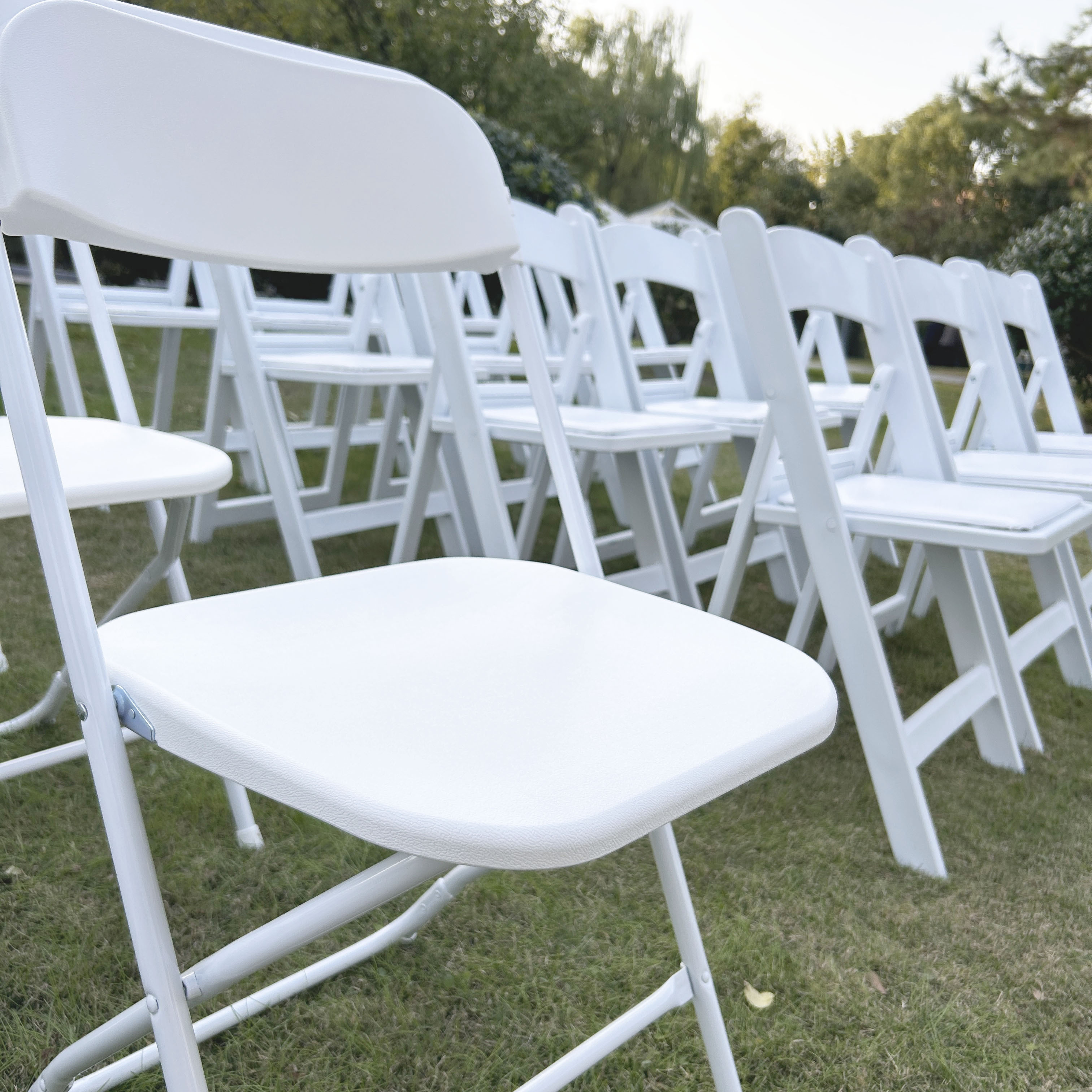 Top quality wholesale foldable chair wedding event plastic wimbledon chairs white resin folding chair for event garden