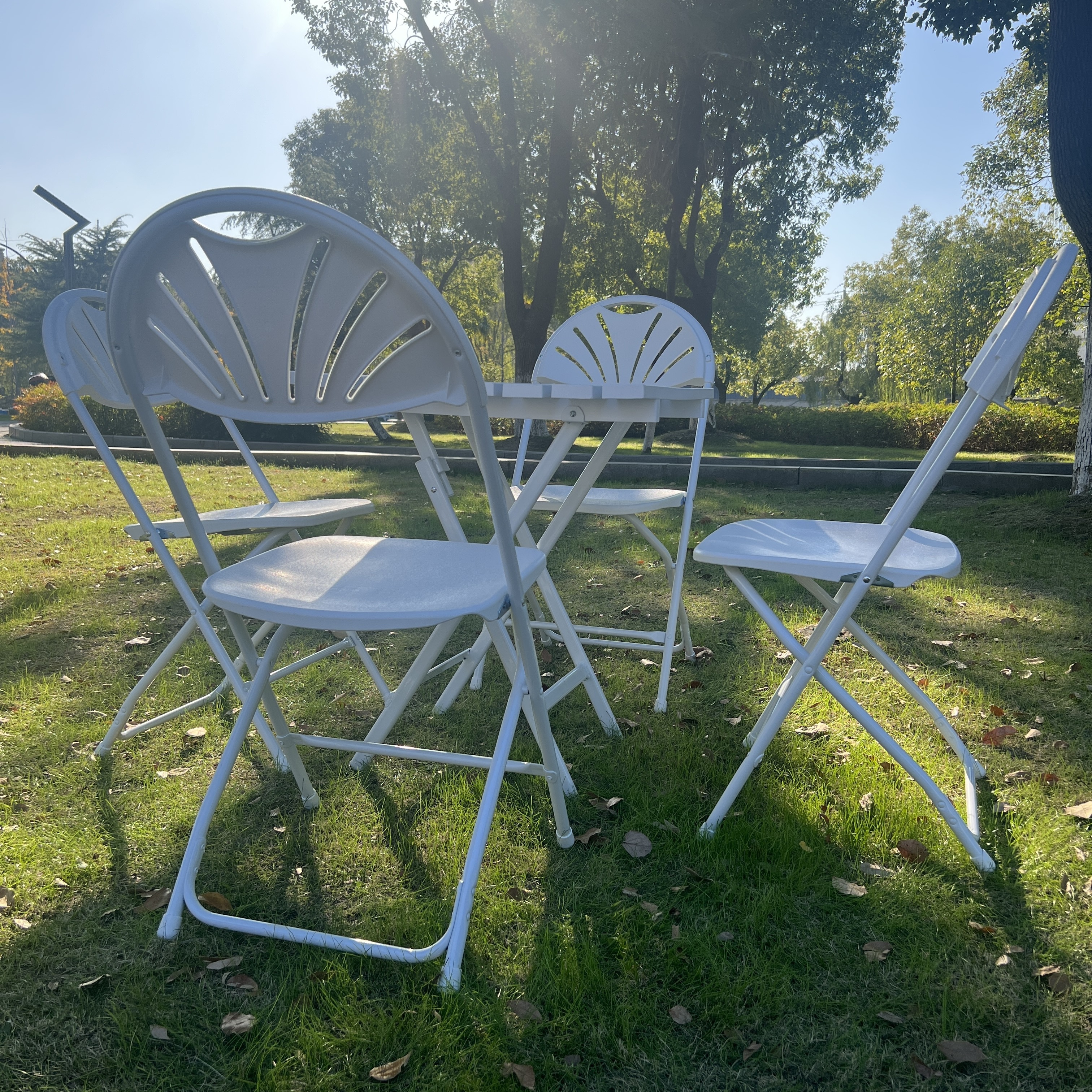 High Quality Garden Lightweight Wedding Party Plastic White Chairs Resin Outdoor and Indoor Folding Plastic Chair For Event