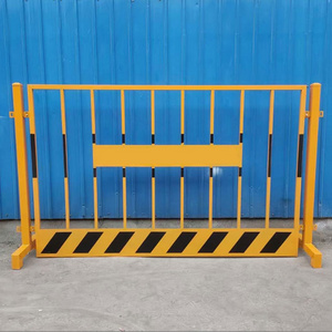 Steel Metal Portable Moving Construction Sites Warning Barrier Crowd Control Barricade Guard Rail Guardrail Fence For Safety