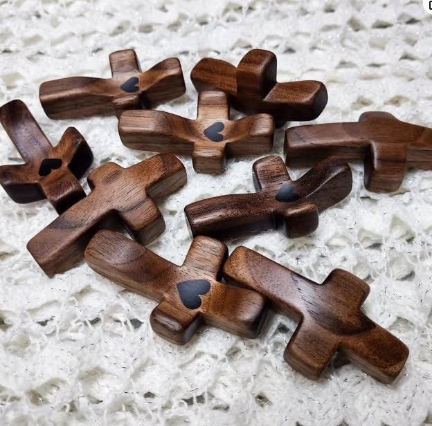 High Quality black Love Natural Wood Small Pocket Muslim Hand Holding Comfort Prayer Wooden Cross