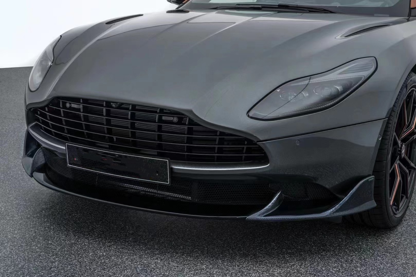 New Arrival Dry Carbon Fiber ST Style Body Kit For Aston Martin DB11 Front Lips Splitter Ducktail Spoiler Bodykit