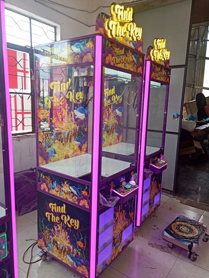 Find the key coin operated games claw crane prize vending machine for sale