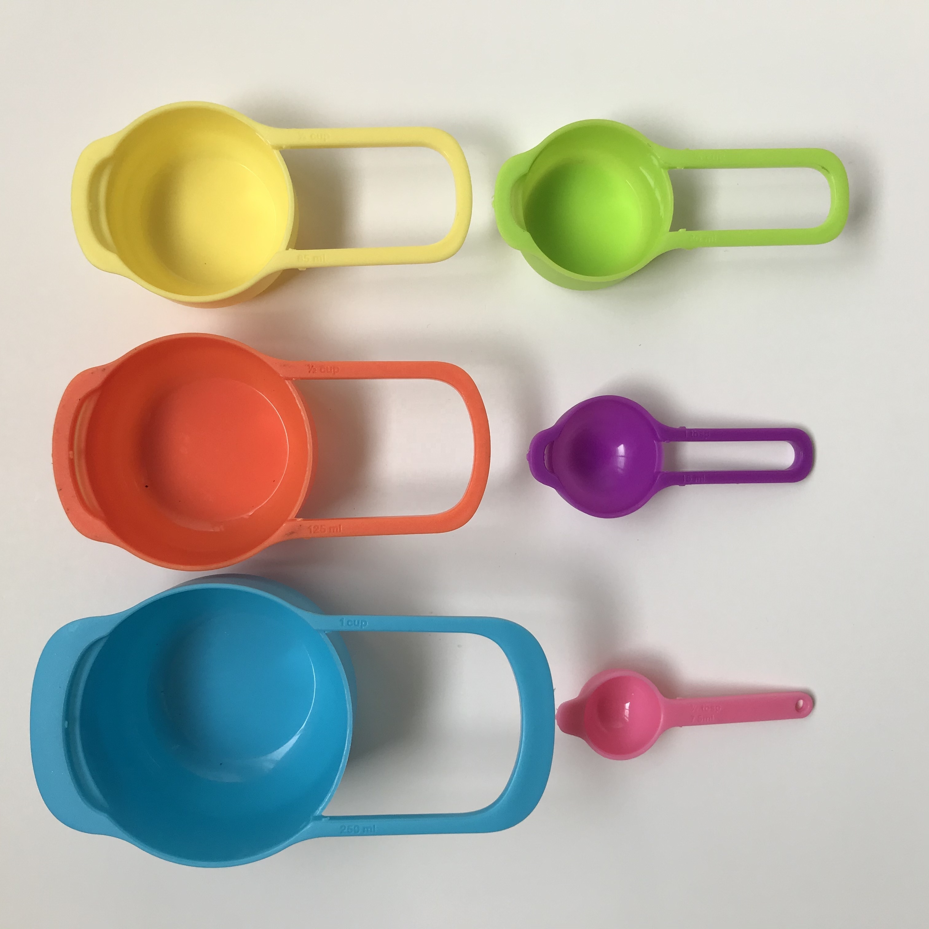 Rainbow Color 6-Piece Plastic Measuring Cups and Spoons Set