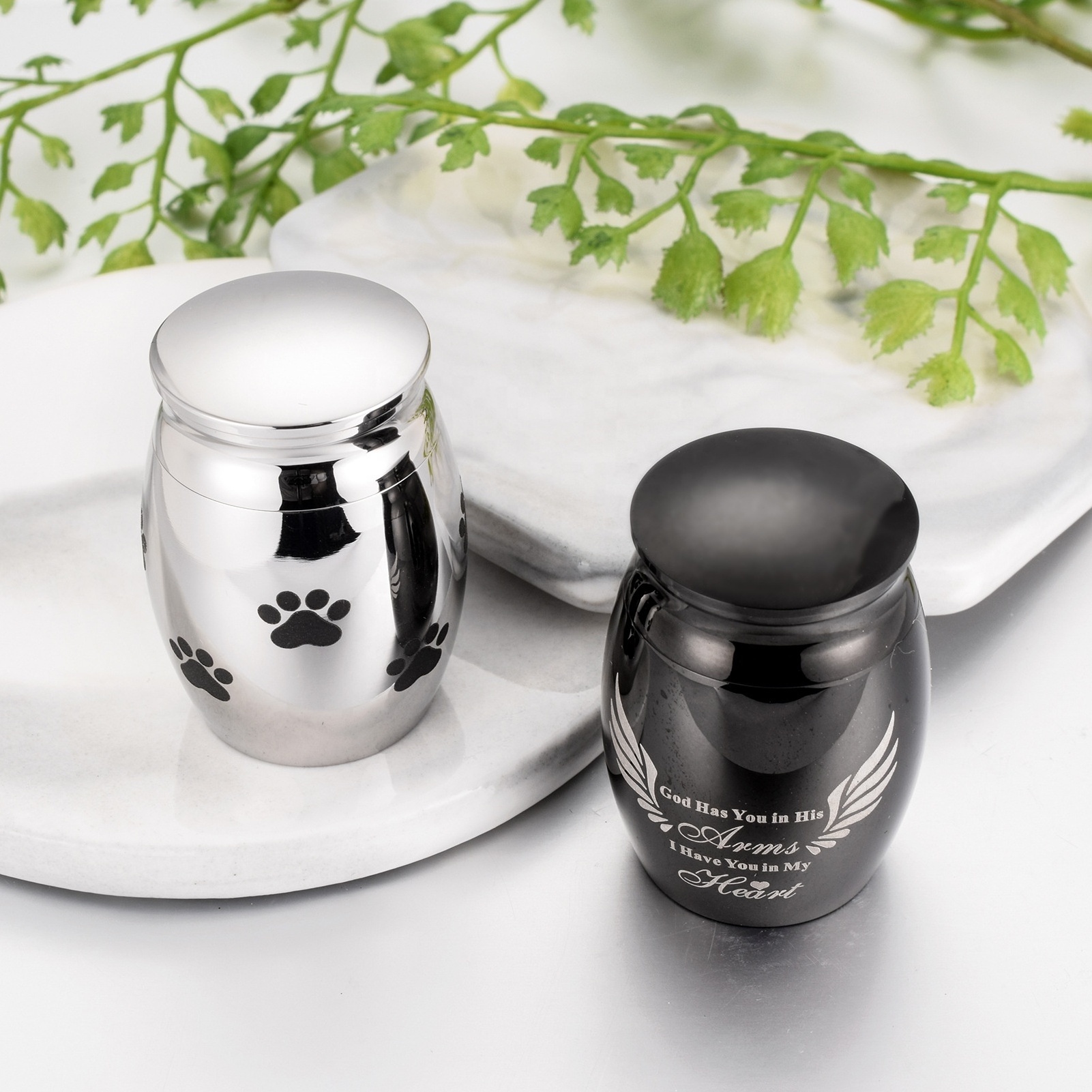 Hot Sale Stainless Steel Cremation Urn Jewelry Mini Keepsake Urns Can Put Ashes In For Pets