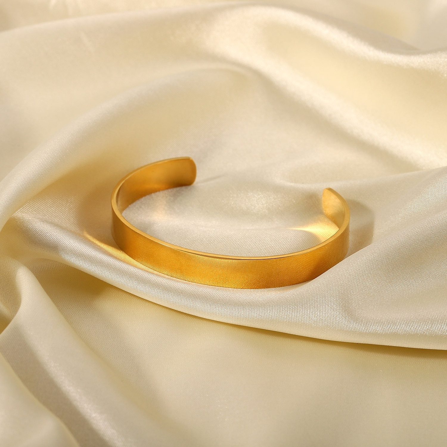 C Shape High Quality Minimalist 18K Gold Plated Stainless Steel Classic Engraving Cuff Bangle Bracelet Custom Made